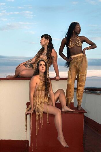Full leaked Hinds private photo