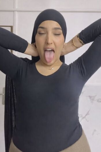 Full leaked Hnynnaa private photo