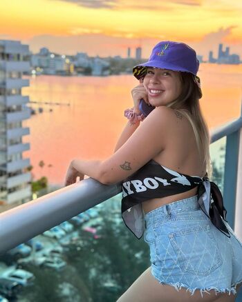 Full leaked Holasoythalia private onlyfans photo