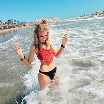 Full leaked Hollie bennett private photo