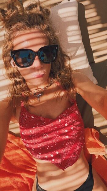 Full leaked Hollie bennett private photo