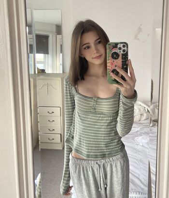 Full leaked Hollsbeauti private onlyfans photo