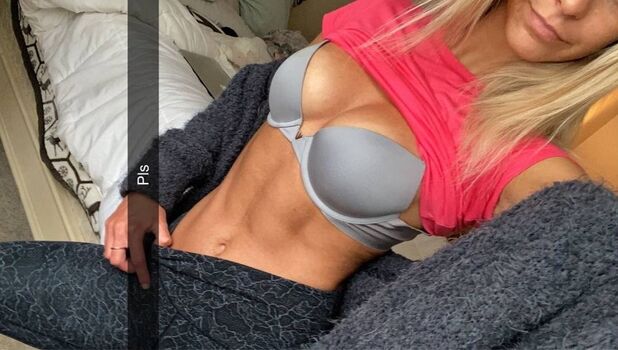 Full leaked Holly blowers private photo