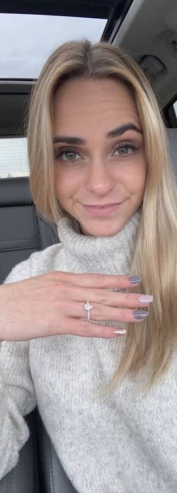 Full leaked Holly blowers private photo