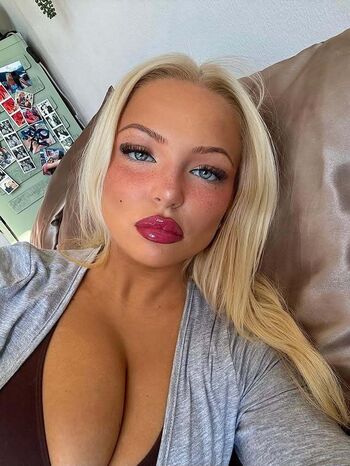 Full leaked Holly harrington private photo