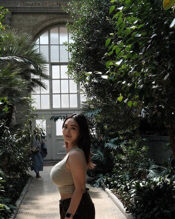 Full leaked Holly shu page private onlyfans photo