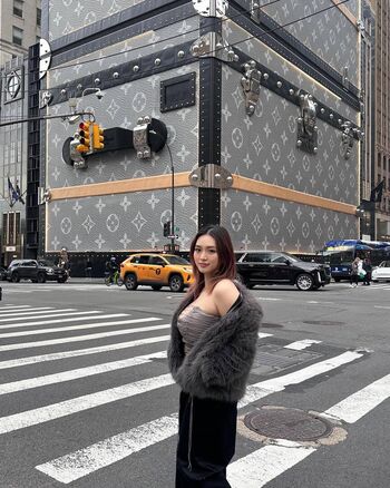 Full leaked Holly shu page private onlyfans photo