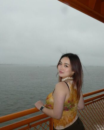 Full leaked Holly shu page private onlyfans photo