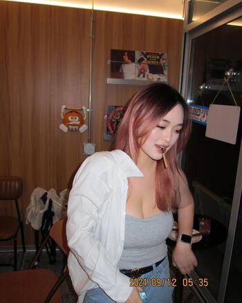 Full leaked Holly shu page private onlyfans photo