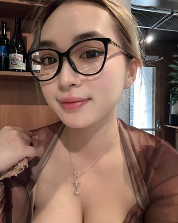 Full leaked Holly shu page private onlyfans photo