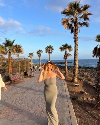 Full leaked Holly shu page private onlyfans photo