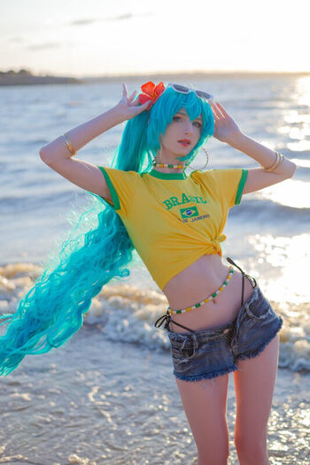Full leaked Holly white private photo