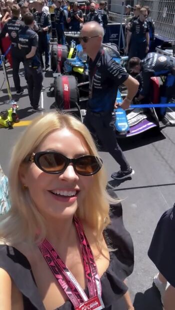 Full leaked Holly willoughby private photo