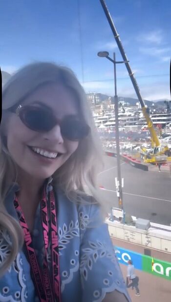 Full leaked Holly willoughby private photo