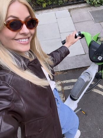 Full leaked Holly willoughby private photo