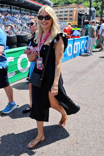 Full leaked Holly willoughby private photo