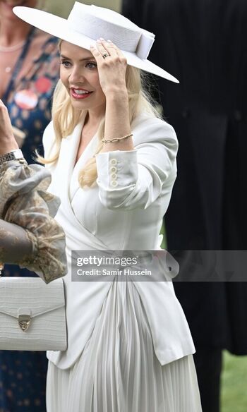 Full leaked Holly willoughby page private photo