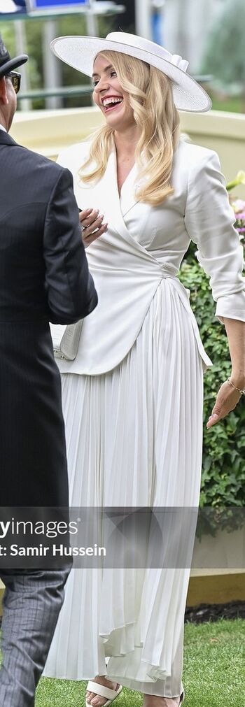 Full leaked Holly willoughby page private photo