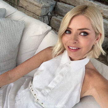 Full leaked Holly willoughby private photo