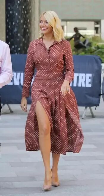 Full leaked Holly willoughby private photo