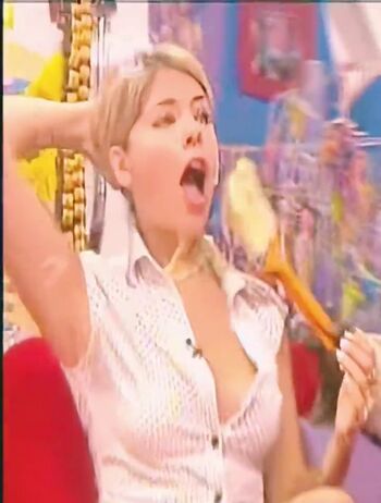 Full leaked Holly willoughby page private photo