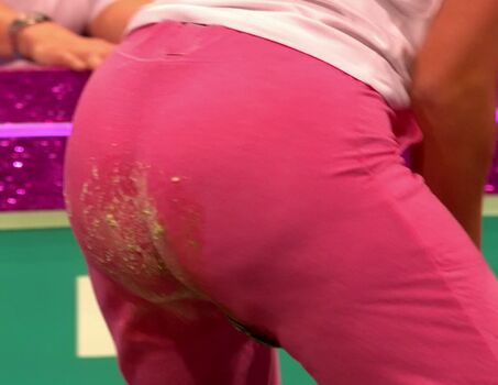 Full leaked Holly willoughby private photo