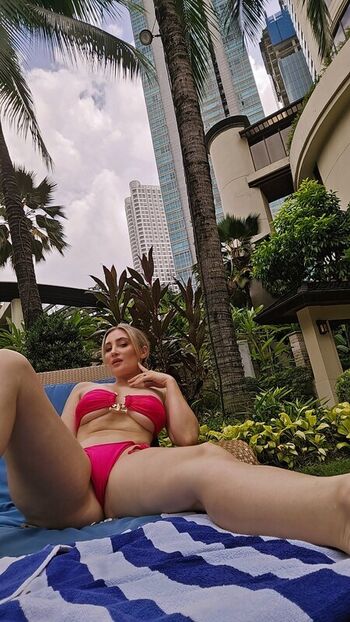 Full leaked Holly wolf private photo