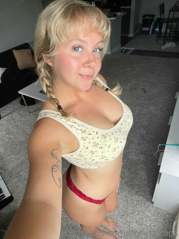 hollyhumps