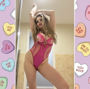 Full leaked Hollyknowlesworld page private photo