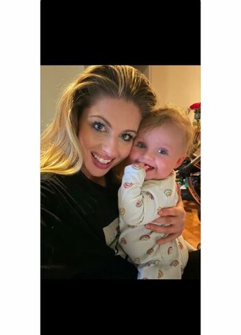 Full leaked Hollyknowlesworld page private photo