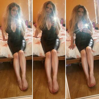 Full leaked Hollyknowlesworld page private photo