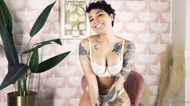 Full leaked Honey gold private onlyfans photo