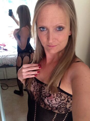 Full leaked Honeybluex private photo