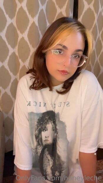 Full leaked Honeyleche private onlyfans photo