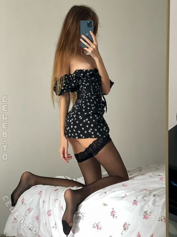 Full leaked Honeylittlegirl private photo