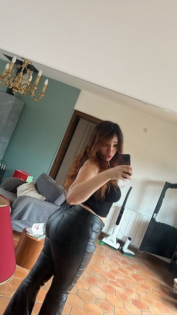 Full leaked Honeymoonblvrdd private photo