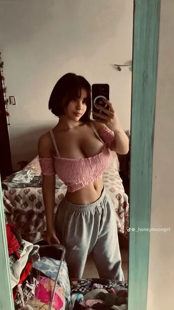 Full leaked Honeymoongirl private photo