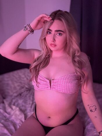 Full leaked Honeypetitex private photo