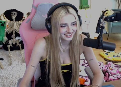 Full leaked Honeypuu  page private onlyfans photo