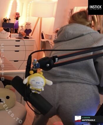 Full leaked Honeypuu private onlyfans photo