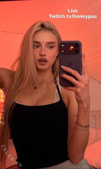 Full leaked Honeypuu page private photo