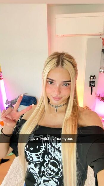 Full leaked Honeypuu private photo