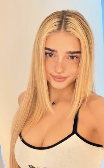 Full leaked Honeypuu private photo