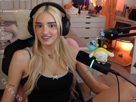 Full leaked Honeypuu page private photo