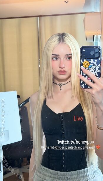 Full leaked Honeypuu page private photo