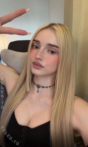 Full leaked Honeypuu page private photo
