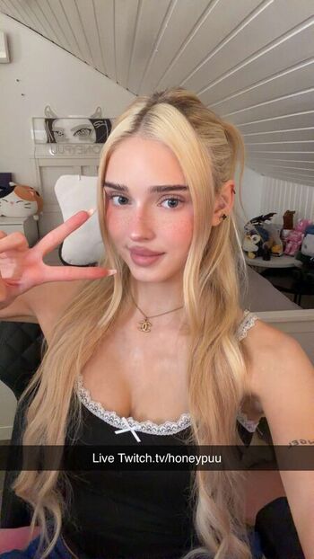 Full leaked Honeypuu private photo