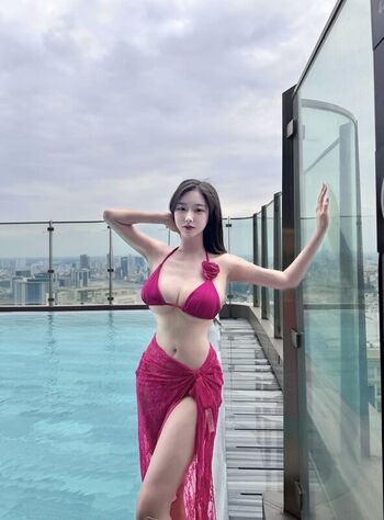 Full leaked Honeyvivi private photo