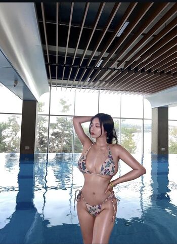 Full leaked Honeyvivi private photo