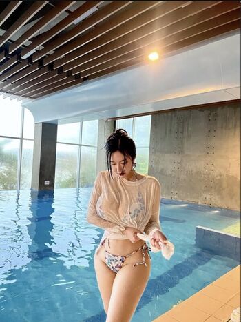 Full leaked Honeyvivi private photo